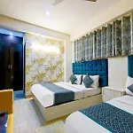 Hotel Skywood At Airport