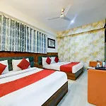 Hotel Skywood At Airport